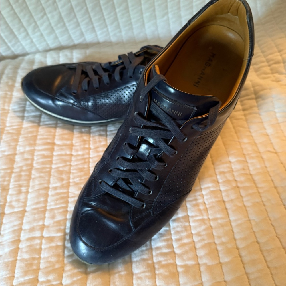 Magnanni Men's Navy Leather Sneakers